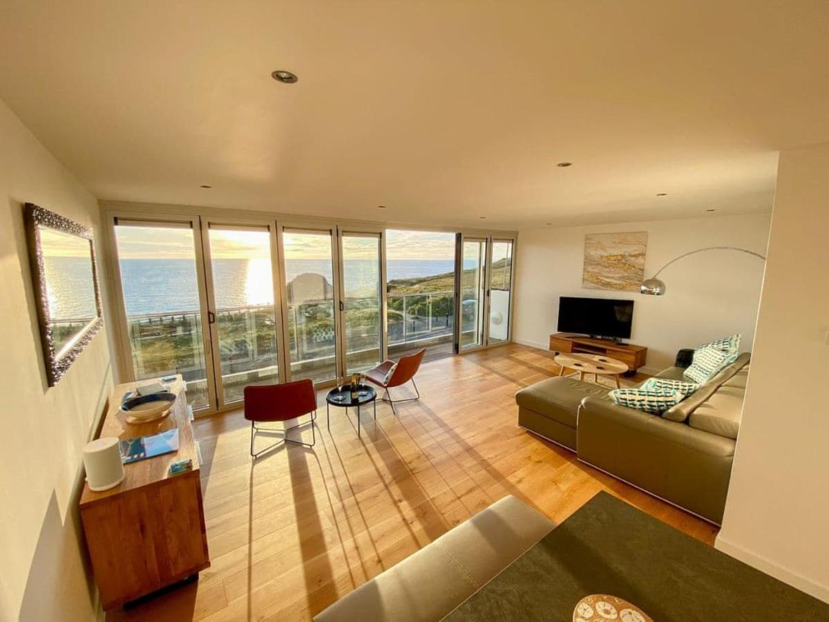 Sunset Waves Sea View Apartment Featuring Panoramic Views & Parking Newquay  Exterior photo